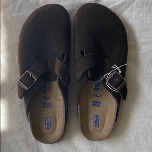 Birkenstock Women’s Suede Clog in Dark Brown